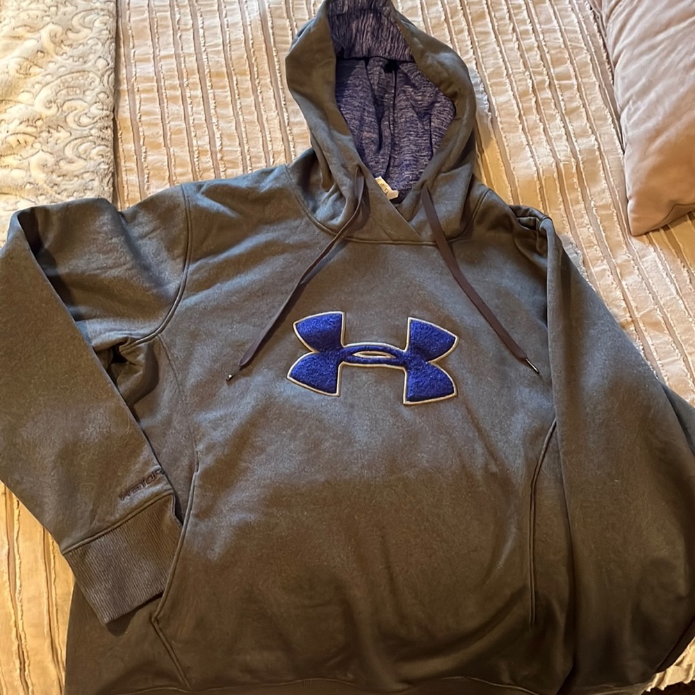 Ladies under Armour sweatshirt